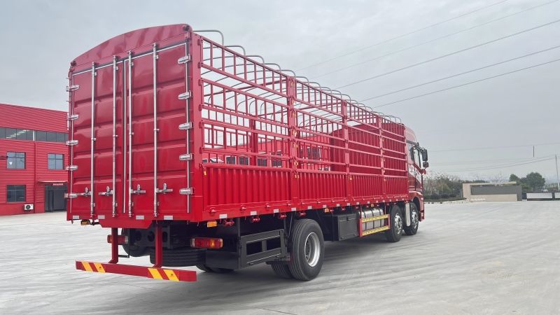 底盤倉欄半掛車